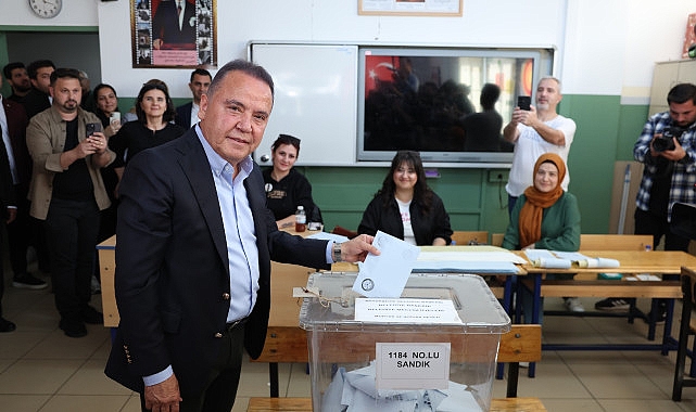 Antalya Büyükşehir Belediye Lideri Muhittin Böcek oyunu kullandı