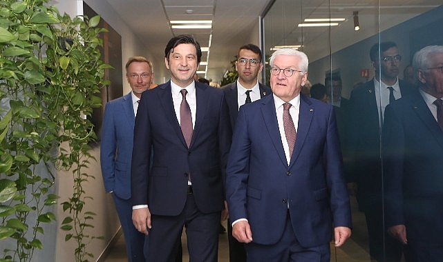 Almanya Cumhurbaşkanı Frank-Walter Steinmeier DHL Express Türkiye’nin İstanbul Havalimanı’ndaki operasyon merkezini ziyaret etti