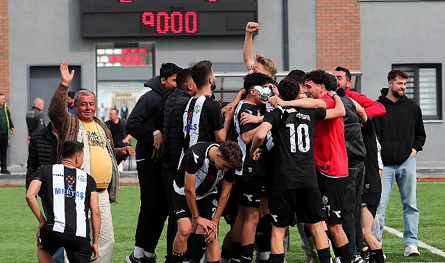 Burhaniye Belediyespor U-18 Futbol Kadrosu, Balıkesir Vilayet Şampiyonası’nda gösterdiği başarılı sonuçlarla üst üste 2. sefer Türkiye Şampiyonası’na katılma hakkı kazandı