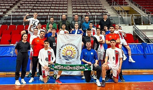 Gölcük Belediyespor Genç Erkekler Voleybol Kadrosu, Bolu’da düzenlenen Türkiye çeyrek final maçlarında yarı finallere yükseldi.