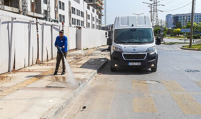 İzmir’de her gün 850 personel 2 bin kilometrelik güzergahı temizliyor