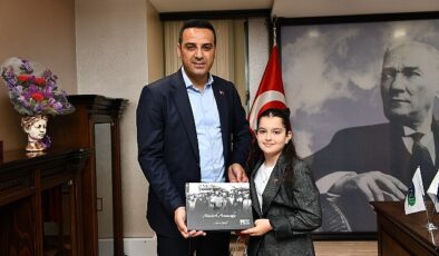 Koltuğunu 10 yaşındaki Deren’e bırakan Çiğli Belediye Başkanı Onur Emrah Yıldız; “Çocukların aydınlık zihinleri rehberimiz olacak”