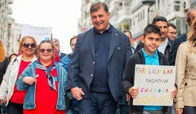 Lider Tugay 2. İzmir Otizm Yürüyüşü’ne katıldı “Çocuklarımızı kent hayatı içinde görmek istiyoruz”