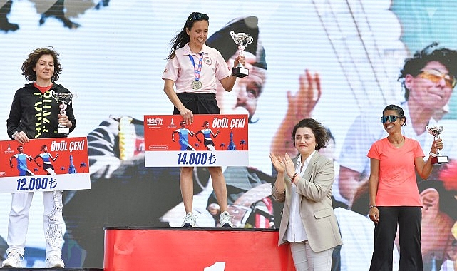 Maraton İzmir’de mükafatlar dağıtıldı