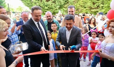 Nevşehir Belediye Başkanı Rasim Arı, 2000 Konutlar Mahallesi’nde hizmet vermeye başlayan bir kafeteryanın açılışına katıldı.