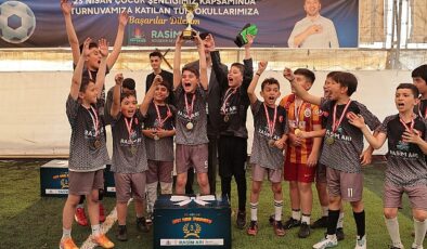 Nevşehir Belediyesi tarafından düzenlenen İlkokullar Ortası 23 Nisan Halı Saha Futbol Turnuvası’nda şampiyon Necip Fazıl Kısakürek İlkokulu oldu