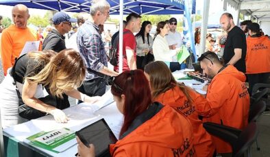 3. Memleketler arası Konya Yarı Maratonu İçin Kit Dağıtımı Yapılıyor