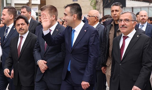 747. Türk Lisan Bayramı ve Yunus Emre’yi Anma Aktiflikleri kapsamında Türk Lisanı Müsamaha Yürüyüşü ve çelenk sunma merasimi düzenlendi