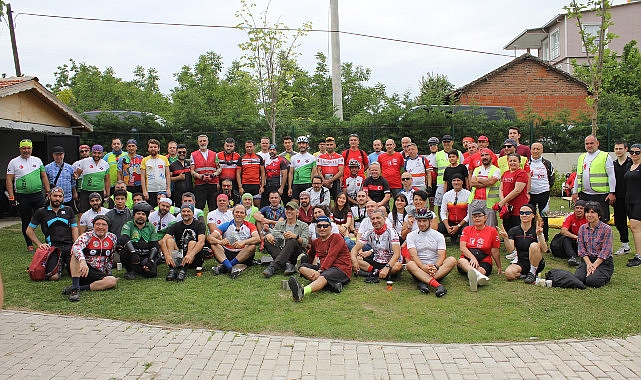 Bisiklet tutkunları 19 Mayıs için pedalladı