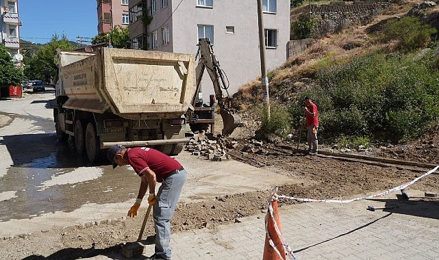 Edremit Belediyesi yol çalışmalarına sürat verdi