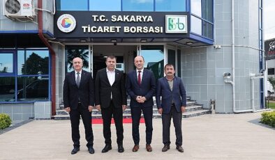 Geyve Belediye Başkanı Selçuk Yıldız Sakarya Ticaret Borsası Lideri Mustafa Genç’i ziyaret ederek görüşmeler gerçekleştirdi