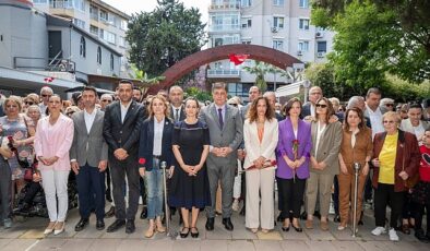 İzmir Büyükşehir Belediye Lideri Dr. Cemil Tugay, Ulu Lider Gazi Mustafa Kemal Atatürk’ün annesi Zübeyde Hanım’ı Anneler Günü’nde kabri başında andı