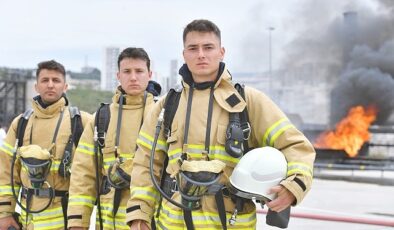 İzmir’in genç itfaiyecileri sıkı eğitimlerle vazifeye hazırlanıyor