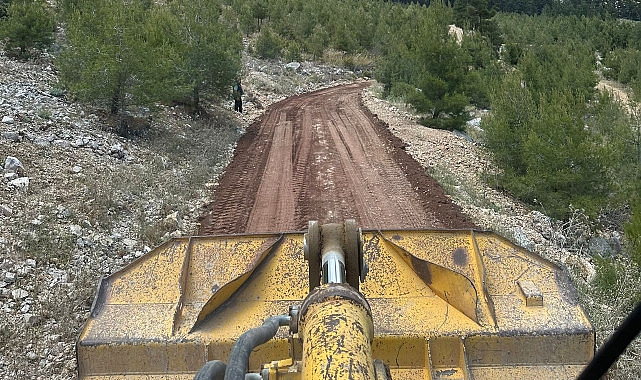 Kemer’de yol ve kaldırım çalışmaları