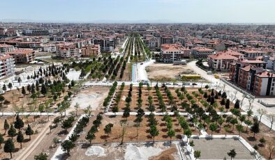 Kenti imar ederken yeşil dokuyu da ihmal etmeyen Selçuklu Belediyesi Selahaddin Eyyubi Mahallesi’nde imaline devam ettiği Yelda Parkı’nda çalışmaları son süratle devam ettiriyor