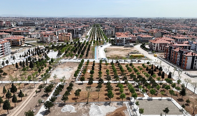 Kenti imar ederken yeşil dokuyu da ihmal etmeyen Selçuklu Belediyesi Selahaddin Eyyubi Mahallesi’nde imaline devam ettiği Yelda Parkı’nda çalışmaları son süratle devam ettiriyor