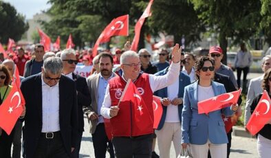 Lider Mehmet Ertaş 1 Mayıs’ta personellerle bir arada yürüdü