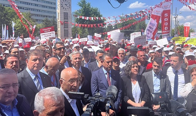 Lider Tugay CHP’nin ‘Büyük Emekli Mitingi’ne katıldı