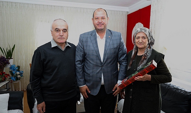 Menderes Belediye Başkanı İlkay Çiçek Anneler Günü’nde şehit anneleri ile huzurevinde yaşayan anneleri unutmadı