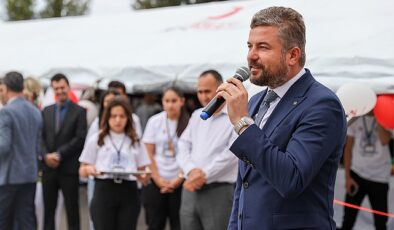 Mezun olduğu lisede Lider Duman’a coşkulu karşılama