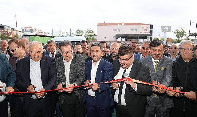 Nevşehir Belediye Başkanı Rasim Arı, çeşitli mahallelerde yeni açılan işyerlerini ziyaret ederek düzenlenen açılış merasimlerine katıldı