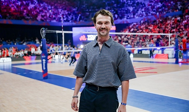 Ünlü Oyuncu Aras Bulut İynemli Voleybol Milletler Ligi’nde Filenin Sultanlarına Dayanak Verdi