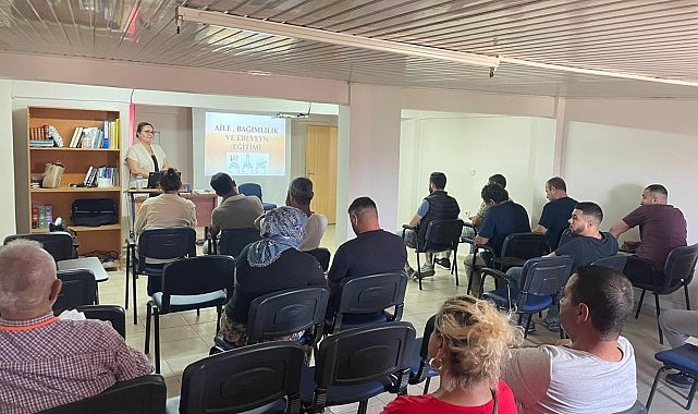 Burhaniye Belediyesi’nden Bağımlılıkla Uğraş Ailelere Dayanak Semineri