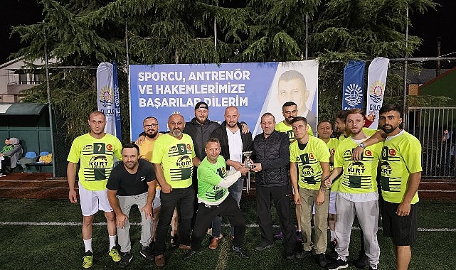 Gölcük Belediyesi 12. Üniteler Ortası Futbol Turnuvası’nda; Gelir Müdürlüğü’nü penaltılar sonucu yenen Gençlik Ve Spor Hizmetleri Müdürlüğü şampiyon oldu