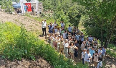 Gölcük Belediyesi tarafından başlatılan çalışma ile tekrar ihya edilerek ilçeye kazandırılan Üst Değirmendere’deki tarihi hamam, öğrencileri ağırladı