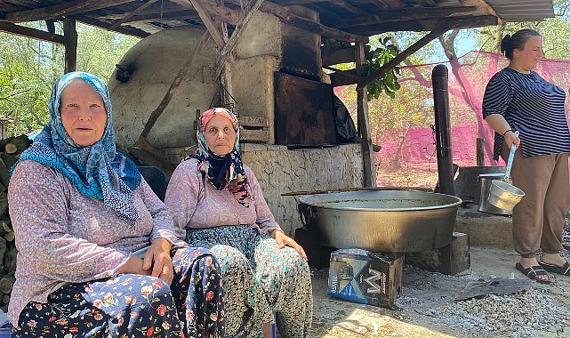 İznik’e bağlı Göllüce Mahallesi’nde asırlardır imece yöntemiyle devam eden ‘Dede Çorbası’ aktifliği bu yıl da gerçekleşti