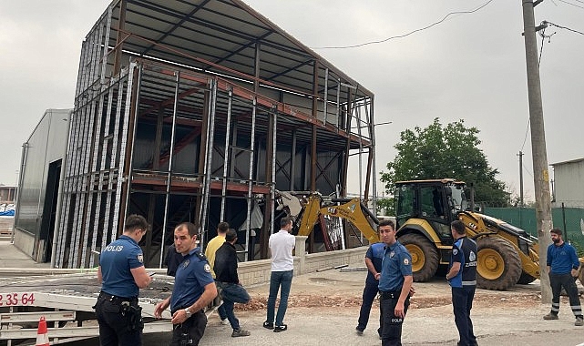 Kartepe Belediyesi Yapı Kontrol Müdürlüğü grupları kaçak yapılarla ilgili kararlı çabasını sürdürüyor