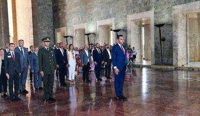 Lider Yıldız’dan Anıtkabir Ziyareti