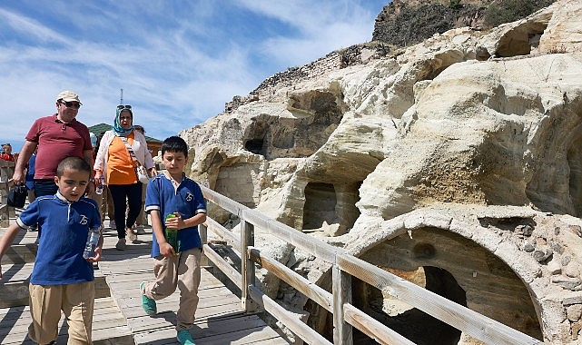 Nevşehir 75. Yıl İlkokulu öğrencileri, Nevşehir Belediyesi tarafından turizme kazandırılan tarihi Kayaşehir’i gezdi.