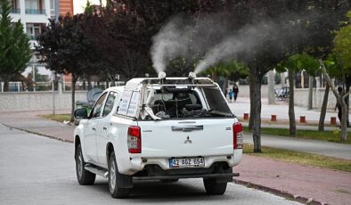 Selçuklu Belediyesi yaz aylarında aralıksız sürdürdüğü haşere ve sinek ilaçlama çalışmalarına ağır mesai harcıyor.