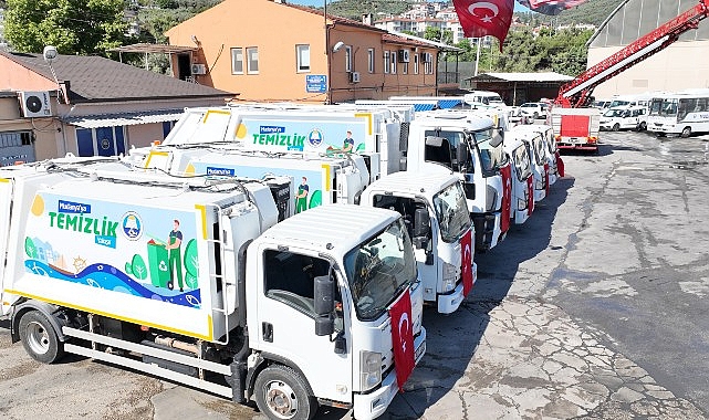 Mudanya Belediyesi yaz aylarının gelmesiyle birlikte paklık hizmetlerini daha süratli ve verimli hale getirmek gayesiyle araç filosuna yeni çöp kamyonları ekledi