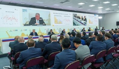 Rosneft CEO’su global gereksinimleri karşılamak için istikrarlı bir güç geçişini destekliyor