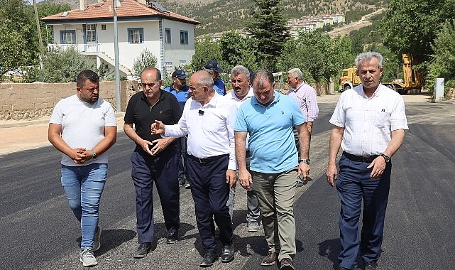 Yahyalı Belediyesi ilçe merkezindeki asfaltlama çalışmalarına süratle devam ediyor